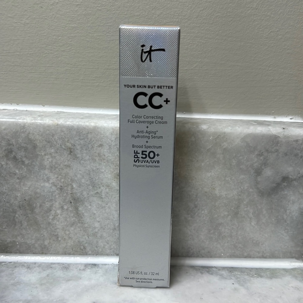 NIB It Cosmetics Your Skin But Better CC+